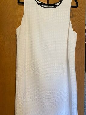 Kensie White Textured Sleeveless Mini Shift Dress